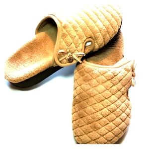 Vionic taupe / tan slippers